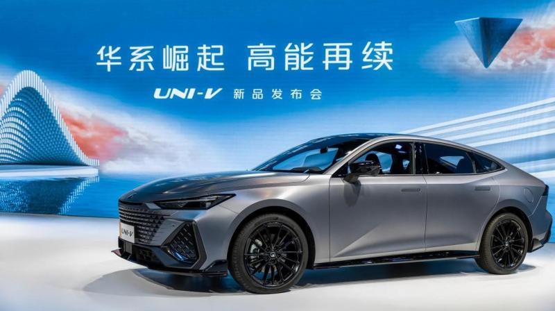 标配运动套件，UNI-V 2.0T 12.99万元起正式上市，iDD全球首秀