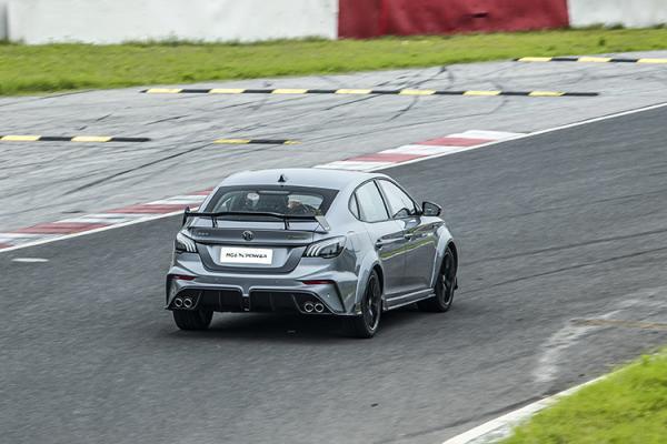 305匹马力，赛道内贴地驰骋，『MG6 X POWER』的初次试驾体验