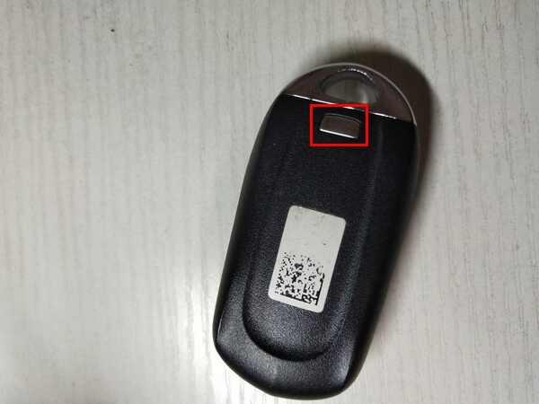 别克昂科旗钥匙隐藏功能，昂科旗钥匙更换电池图解