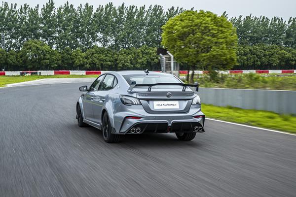 305匹马力，赛道内贴地驰骋，『MG6 X POWER』的初次试驾体验