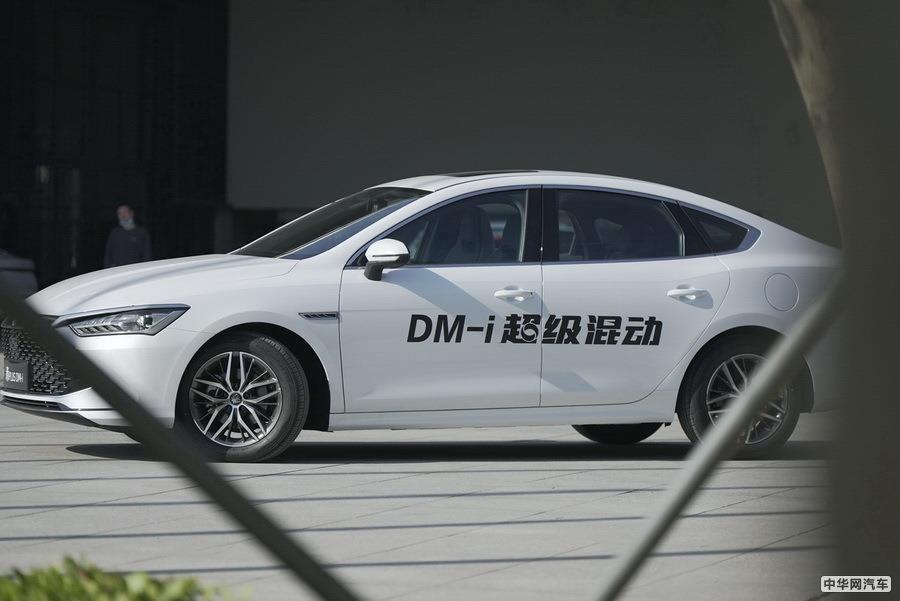 降维打击燃油车 比亚迪秦DM-i最低油耗仅2.48L